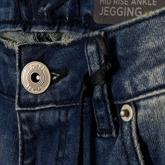 Rue 21 Women’s Jeggings, Sz 0, Denim, Short, Zippered Cuff, Mid-rise, Skinny NWT - Picture 3 of 9